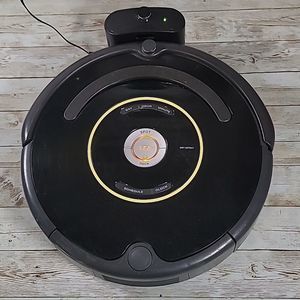 Working iRobot Roomba 650 Vaccum‎ with Charger, Dock & Power Cord